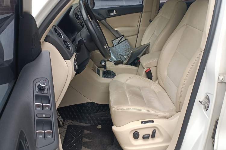 Used Volkswagen Tiguan 2010 2.0 TSI Automatic All-Wheel Drive Flagship Navigation Edition Driver Seat