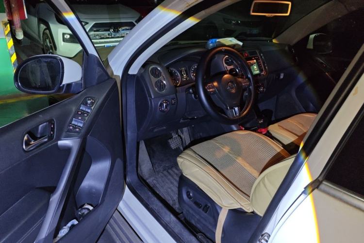 Used Volkswagen Tiguan 2010 2.0 TSI Automatic All-Wheel Drive Flagship Navigation Edition Driver Seat