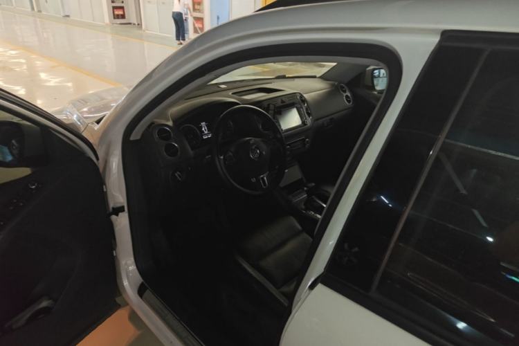 Used Volkswagen Tiguan 2010 1.8 TSI Automatic All-Wheel Drive Fashion Edition Driver Seat