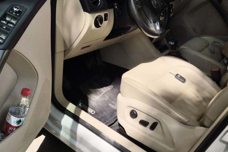 Used Volkswagen Tiguan 2010 1.8TSI Automatic All-Wheel-Drive Elite Edition Driver Seat