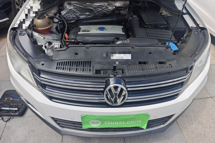 Used Volkswagen Tiguan 2010 2.0 TSI Automatic All-Wheel Drive Flagship Edition Engine Bay