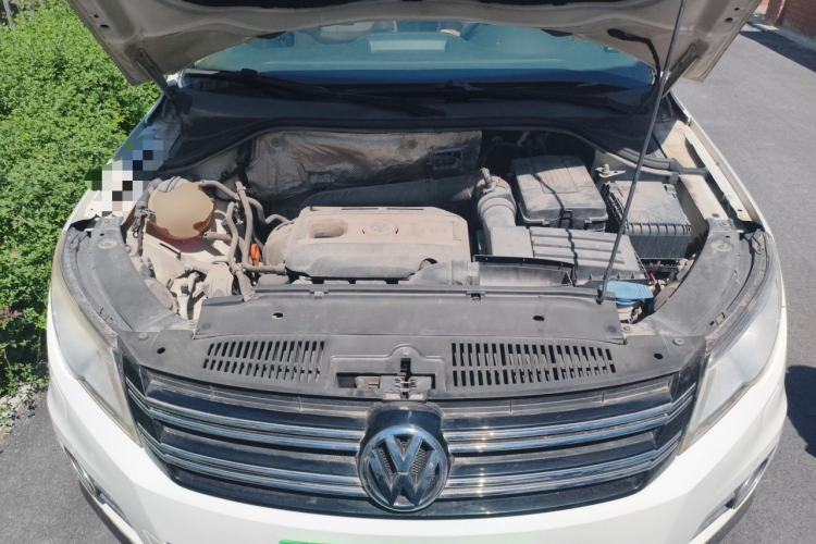 Used Volkswagen Tiguan 2010 2.0 TSI Automatic All-Wheel Drive Flagship Edition Engine Bay