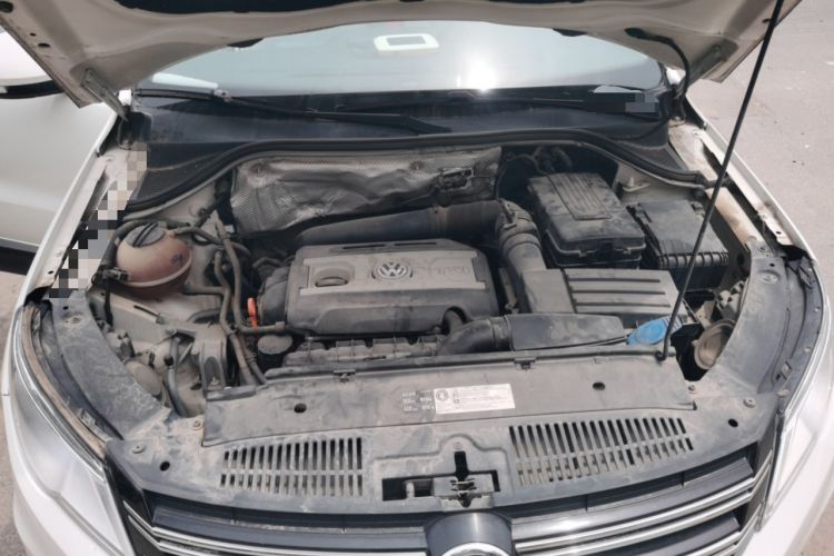 Used Volkswagen Tiguan 2010 2.0 TSI Automatic All-Wheel Drive Flagship Navigation Edition Engine Bay