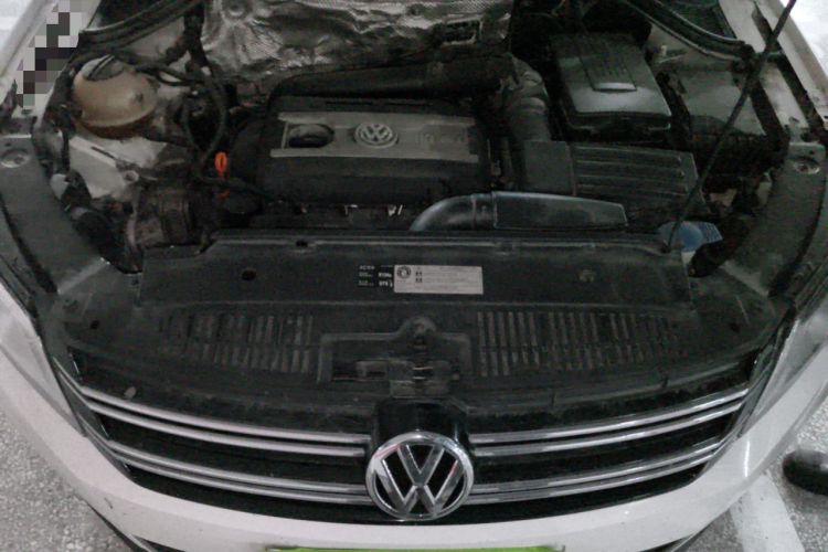 Used Volkswagen Tiguan 2010 2.0 TSI Automatic All-Wheel Drive Flagship Edition Engine Bay