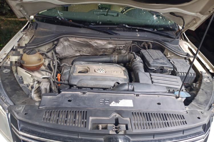 Used Volkswagen Tiguan 2010 2.0 TSI Automatic All-Wheel Drive Flagship Navigation Edition Engine Bay