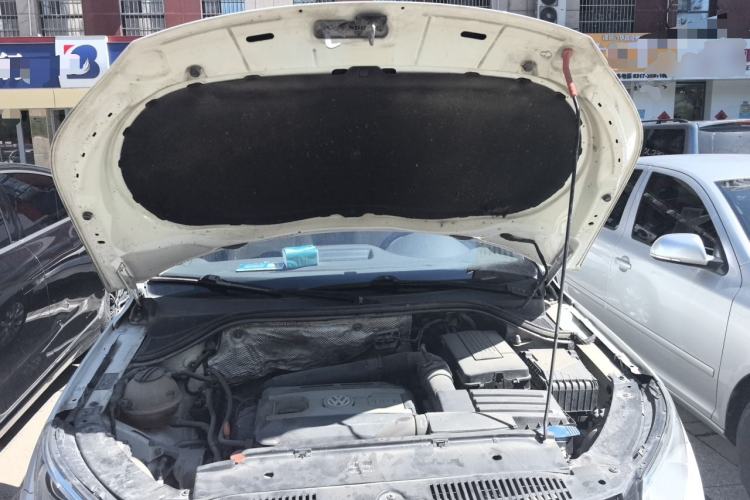 Used Volkswagen Tiguan 2010 2.0 TSI Automatic All-Wheel Drive Flagship Edition Engine Bay