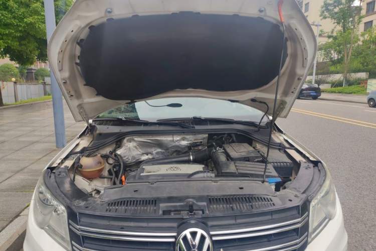 Used Volkswagen Tiguan 2010 1.8 TSI Automatic Two-Wheel Drive Trend Edition Engine Bay