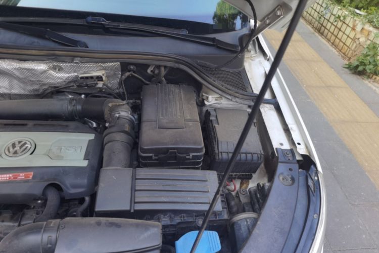 Used Volkswagen Tiguan 2010 1.8 TSI Automatic All-Wheel Drive Fashion Edition Engine Bay Left