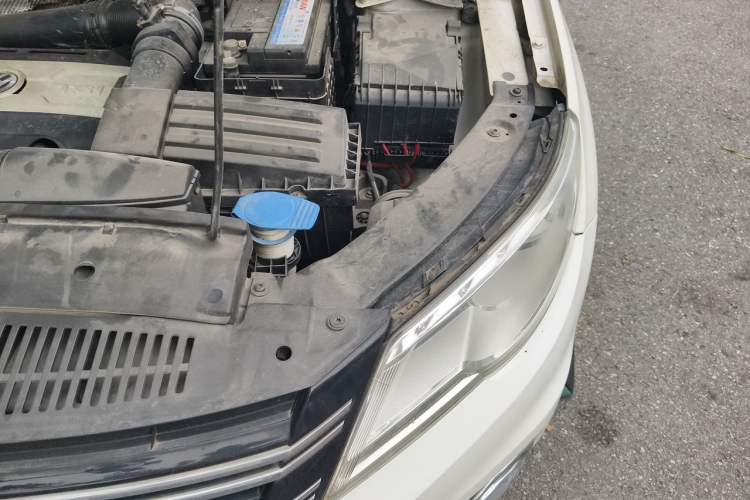 Used Volkswagen Tiguan 2010 1.8 TSI Automatic Two-Wheel Drive Trend Edition Engine Bay Left