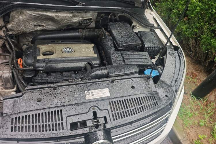 Used Volkswagen Tiguan 2010 1.8TSI Automatic Two-Wheel Drive Elite Edition Engine Bay Left