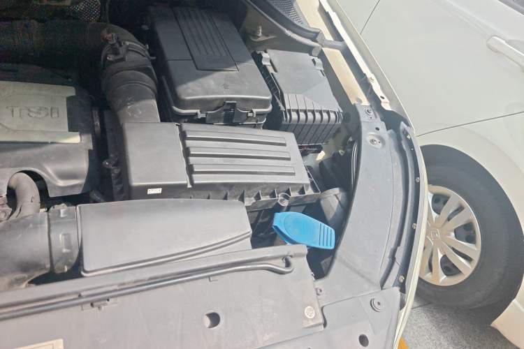 Used Volkswagen Tiguan 2010 1.8 TSI Automatic All-Wheel Drive Fashion Edition Engine Bay Left