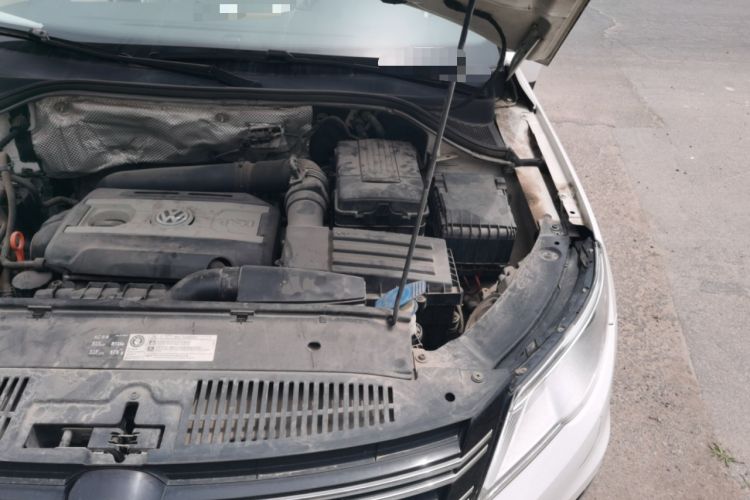 Used Volkswagen Tiguan 2010 2.0 TSI Automatic All-Wheel Drive Flagship Navigation Edition Engine Bay Left