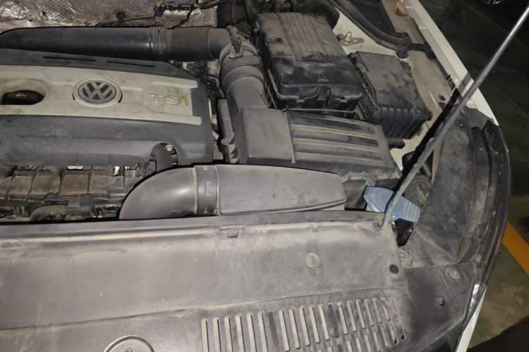 Used Volkswagen Tiguan 2010 2.0 TSI Automatic All-Wheel-Drive Elite Edition Engine Bay Left