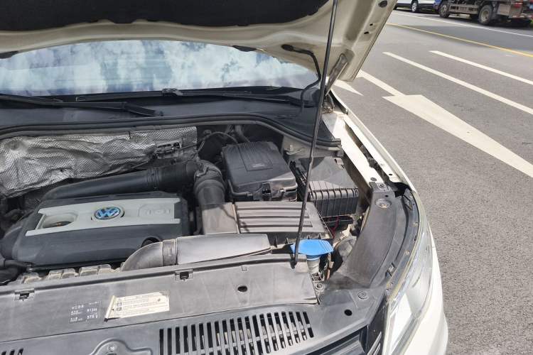 Used Volkswagen Tiguan 2010 1.8TSI Automatic Two-Wheel Drive Elite Edition Engine Bay Left