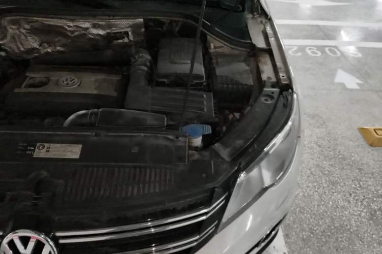 Used Volkswagen Tiguan 2010 2.0 TSI Automatic All-Wheel Drive Flagship Edition Engine Bay Left
