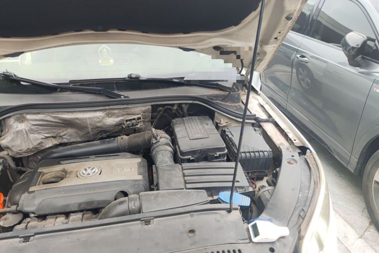 Used Volkswagen Tiguan 2010 1.8TSI Automatic Two-Wheel Drive Elite Edition Engine Bay Left