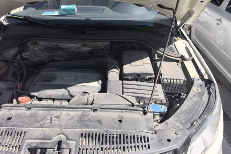 Used Volkswagen Tiguan 2010 2.0 TSI Automatic All-Wheel Drive Flagship Edition Engine Bay Left
