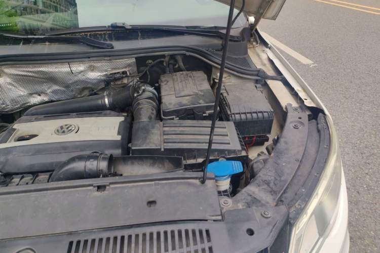 Used Volkswagen Tiguan 2010 1.8 TSI Automatic Two-Wheel Drive Trend Edition Engine Bay Left