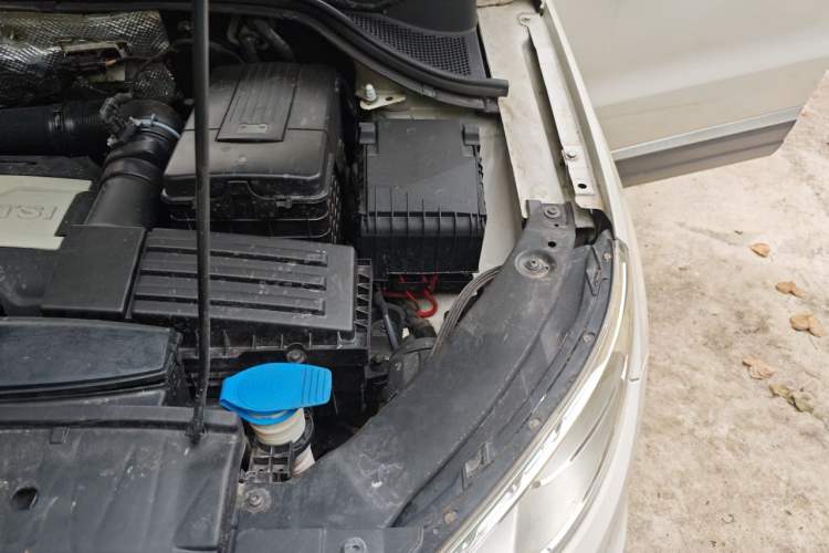 Used Volkswagen Tiguan 2010 1.8TSI Automatic All-Wheel-Drive Elite Edition Engine Bay Left