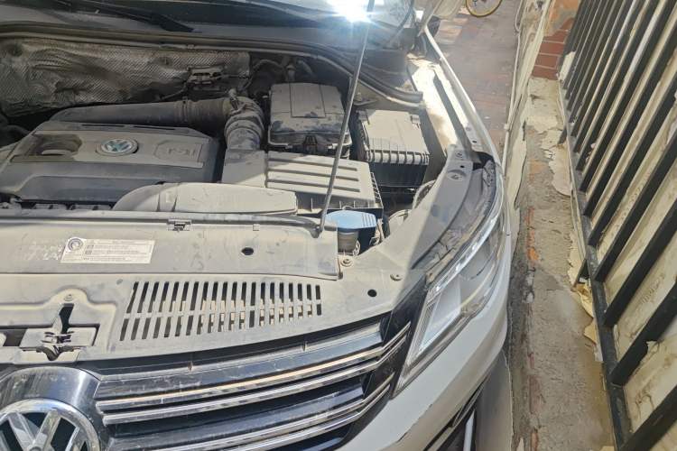 Used Volkswagen Tiguan 2010 1.8TSI Automatic Two-Wheel Drive Elite Edition Engine Bay Left