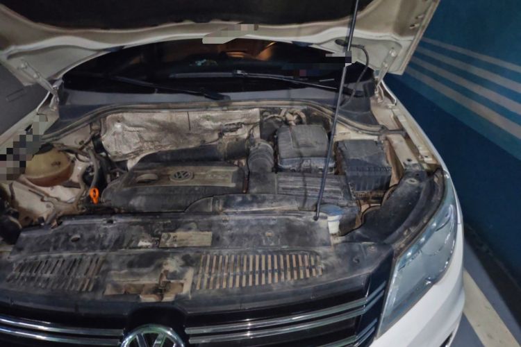 Used Volkswagen Tiguan 2010 1.8TSI Automatic All-Wheel-Drive Elite Edition Engine Bay Left