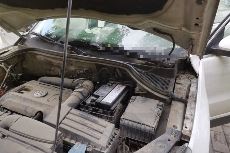 Used Volkswagen Tiguan 2010 2.0 TSI Automatic All-Wheel-Drive Elite Edition Engine Bay Left