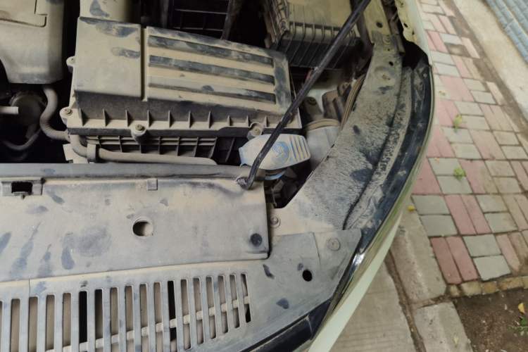 Used Volkswagen Tiguan 2010 1.8 TSI Manual Two-Wheel Drive Urban Edition Engine Bay Left