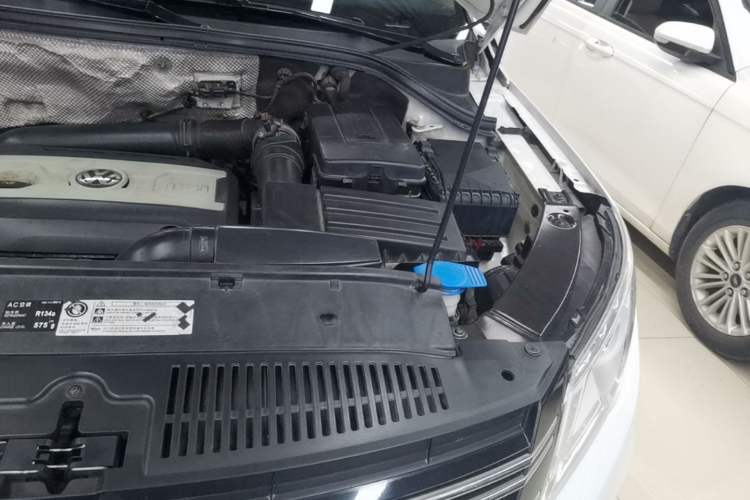 Used Volkswagen Tiguan 2010 2.0 TSI Automatic All-Wheel-Drive Elite Edition Engine Bay Left
