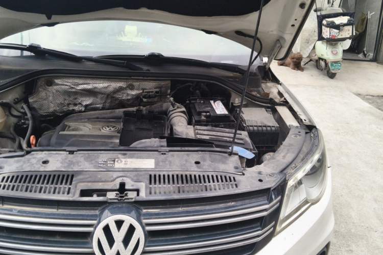 Used Volkswagen Tiguan 2010 1.8 TSI Automatic All-Wheel Drive Fashion Edition Engine Bay Left