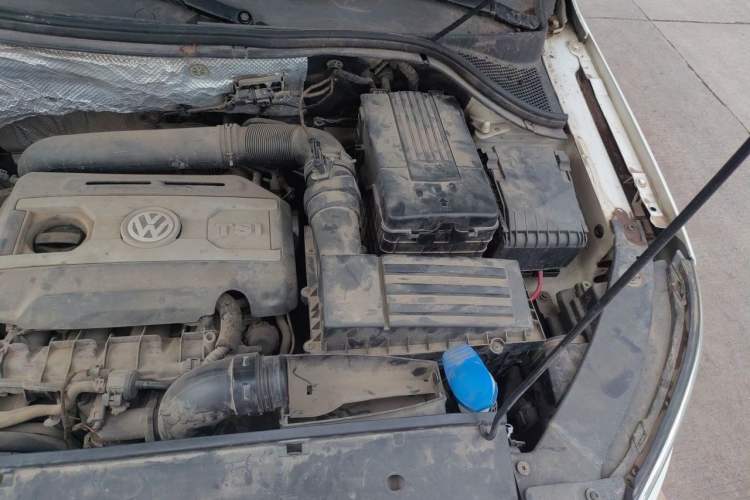 Used Volkswagen Tiguan 2010 1.8 TSI Manual Two-Wheel Drive Urban Edition Engine Bay Left