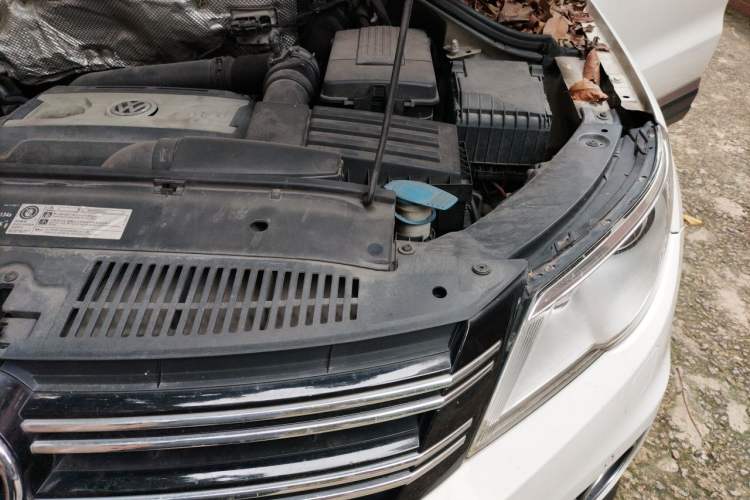 Used Volkswagen Tiguan 2010 2.0 TSI Automatic All-Wheel Drive Flagship Edition Engine Bay Left