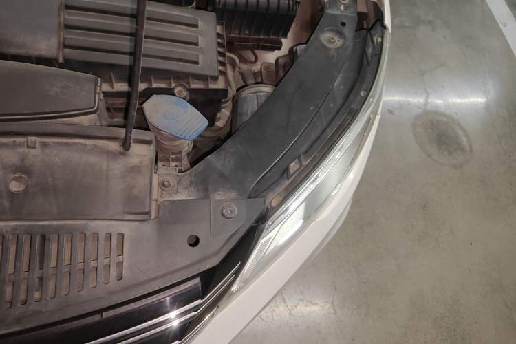 Used Volkswagen Tiguan 2010 1.8TSI Automatic All-Wheel-Drive Elite Edition Engine Bay Left