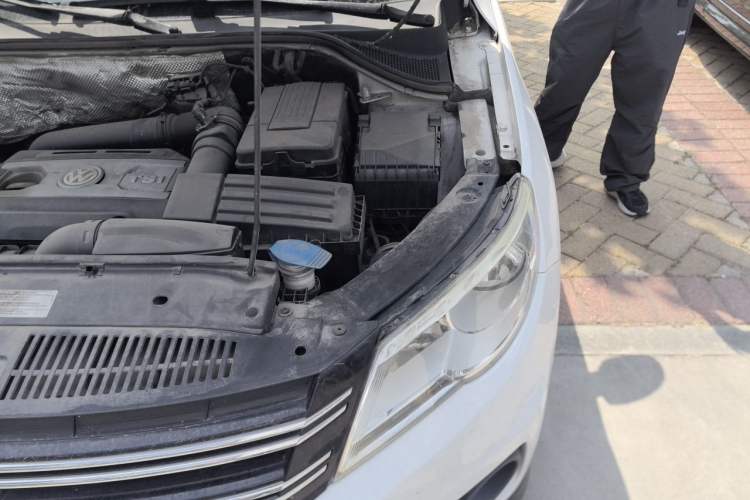 Used Volkswagen Tiguan 2010 1.8 TSI Automatic Two-Wheel Drive Trend Edition Engine Bay Left