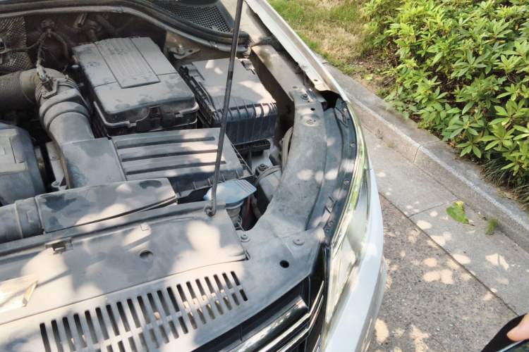Used Volkswagen Tiguan 2010 1.8TSI Automatic All-Wheel-Drive Elite Edition Engine Bay Left