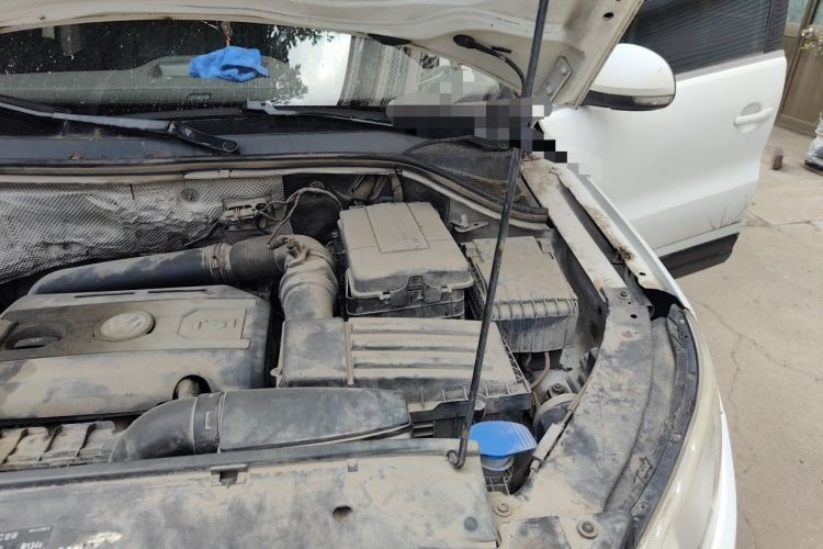 Used Volkswagen Tiguan 2010 2.0 TSI Automatic All-Wheel-Drive Elite Edition Engine Bay Left