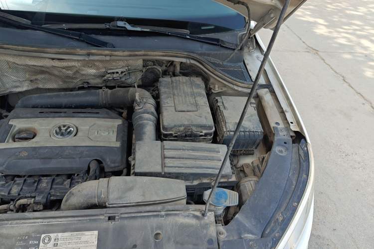 Used Volkswagen Tiguan 2010 2.0 TSI Automatic All-Wheel-Drive Elite Edition Engine Bay Left