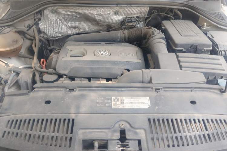 Used Volkswagen Tiguan 2010 2.0 TSI Automatic All-Wheel Drive Flagship Edition Engine Bay