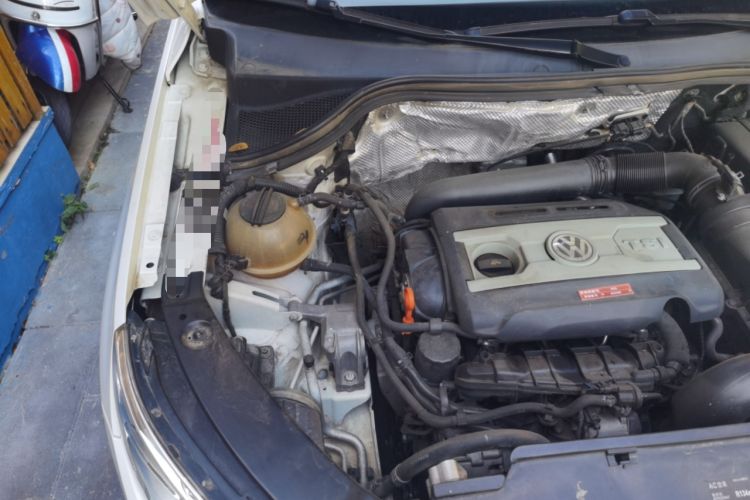 Used Volkswagen Tiguan 2010 1.8 TSI Automatic All-Wheel Drive Fashion Edition Engine Bay Right