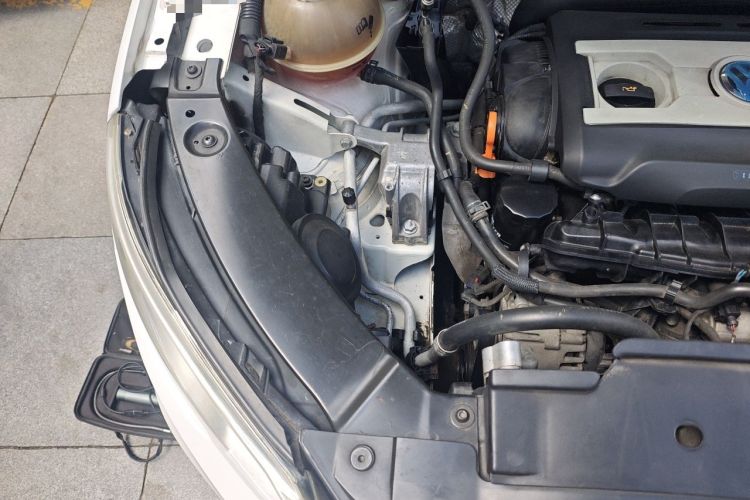 Used Volkswagen Tiguan 2010 2.0 TSI Automatic All-Wheel Drive Flagship Edition Engine Bay Right