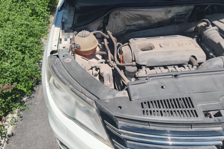 Used Volkswagen Tiguan 2010 2.0 TSI Automatic All-Wheel Drive Flagship Edition Engine Bay Right