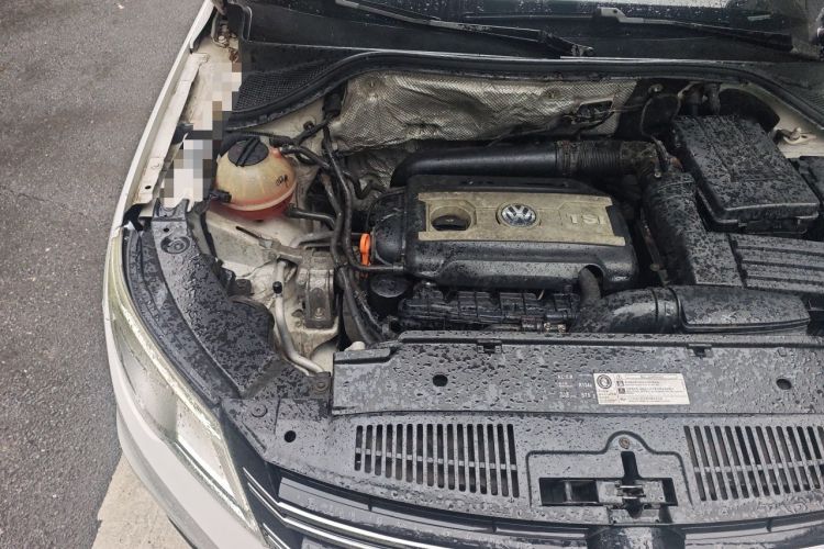 Used Volkswagen Tiguan 2010 1.8TSI Automatic Two-Wheel Drive Elite Edition Engine Bay Right