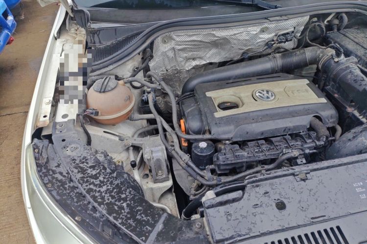 Used Volkswagen Tiguan 2010 2.0 TSI Automatic All-Wheel Drive Flagship Edition Engine Bay Right