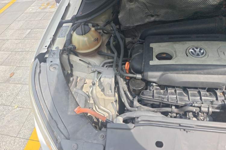 Used Volkswagen Tiguan 2010 1.8 TSI Automatic All-Wheel Drive Fashion Edition Engine Bay Right