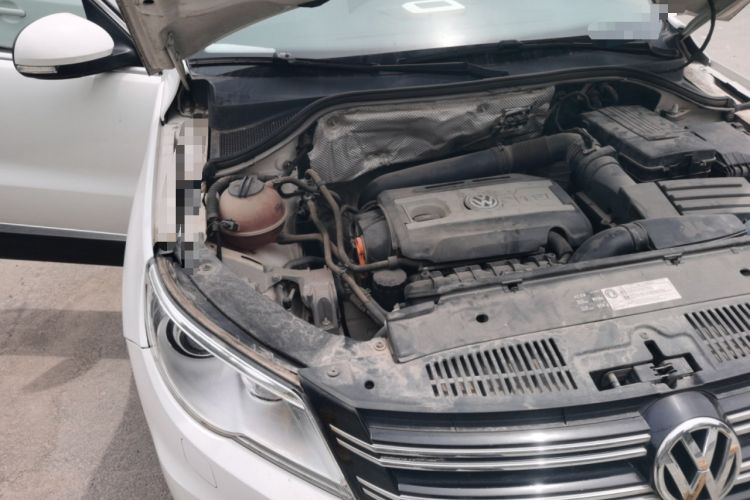 Used Volkswagen Tiguan 2010 2.0 TSI Automatic All-Wheel Drive Flagship Navigation Edition Engine Bay Right