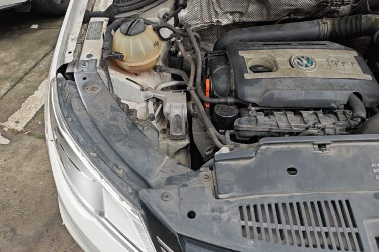 Used Volkswagen Tiguan 2010 1.8TSI Automatic All-Wheel-Drive Elite Edition Engine Bay Right