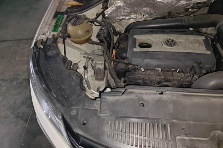 Used Volkswagen Tiguan 2010 2.0 TSI Automatic All-Wheel-Drive Elite Edition Engine Bay Right