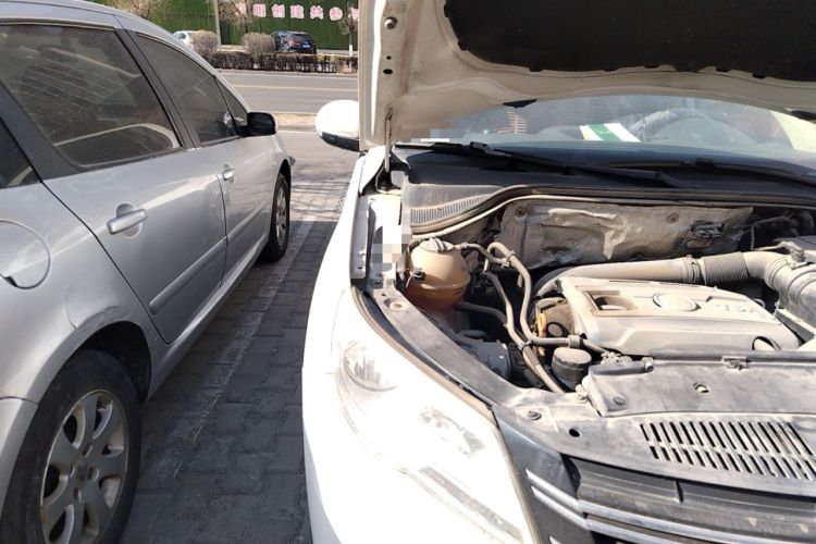 Used Volkswagen Tiguan 2010 1.8 TSI Automatic Two-Wheel Drive Trend Edition Engine Bay Right