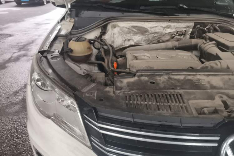 Used Volkswagen Tiguan 2010 1.8TSI Automatic All-Wheel-Drive Elite Edition Engine Bay Right
