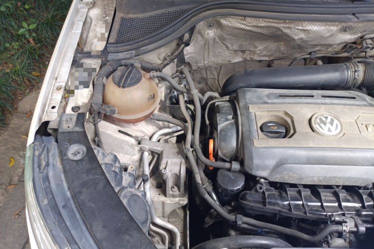 Used Volkswagen Tiguan 2010 2.0 TSI Automatic All-Wheel Drive Flagship Navigation Edition Engine Bay Right