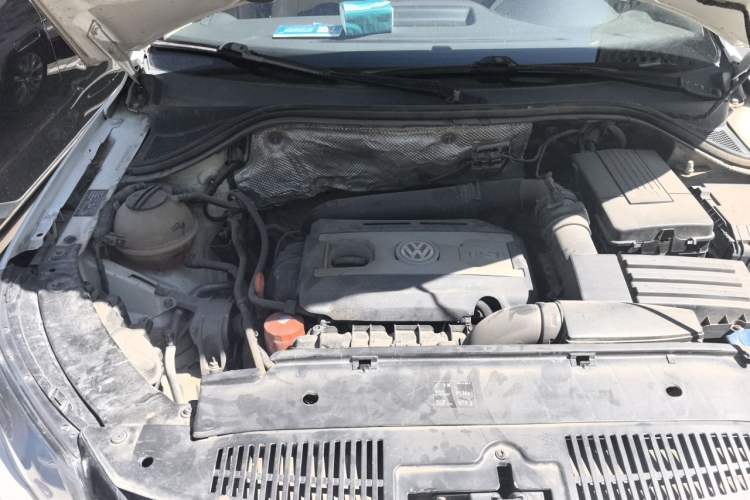 Used Volkswagen Tiguan 2010 2.0 TSI Automatic All-Wheel Drive Flagship Edition Engine Bay Right